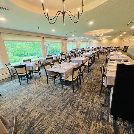 Town & Country Inn & Resort Горъм Екстериор снимка