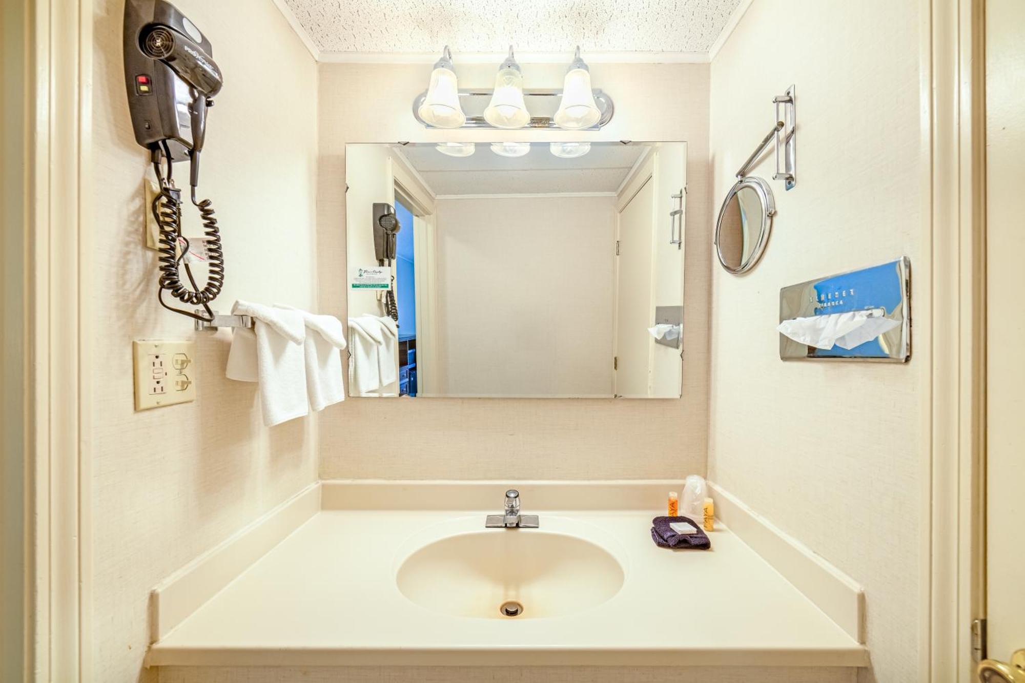 Town & Country Inn & Resort Горъм Екстериор снимка