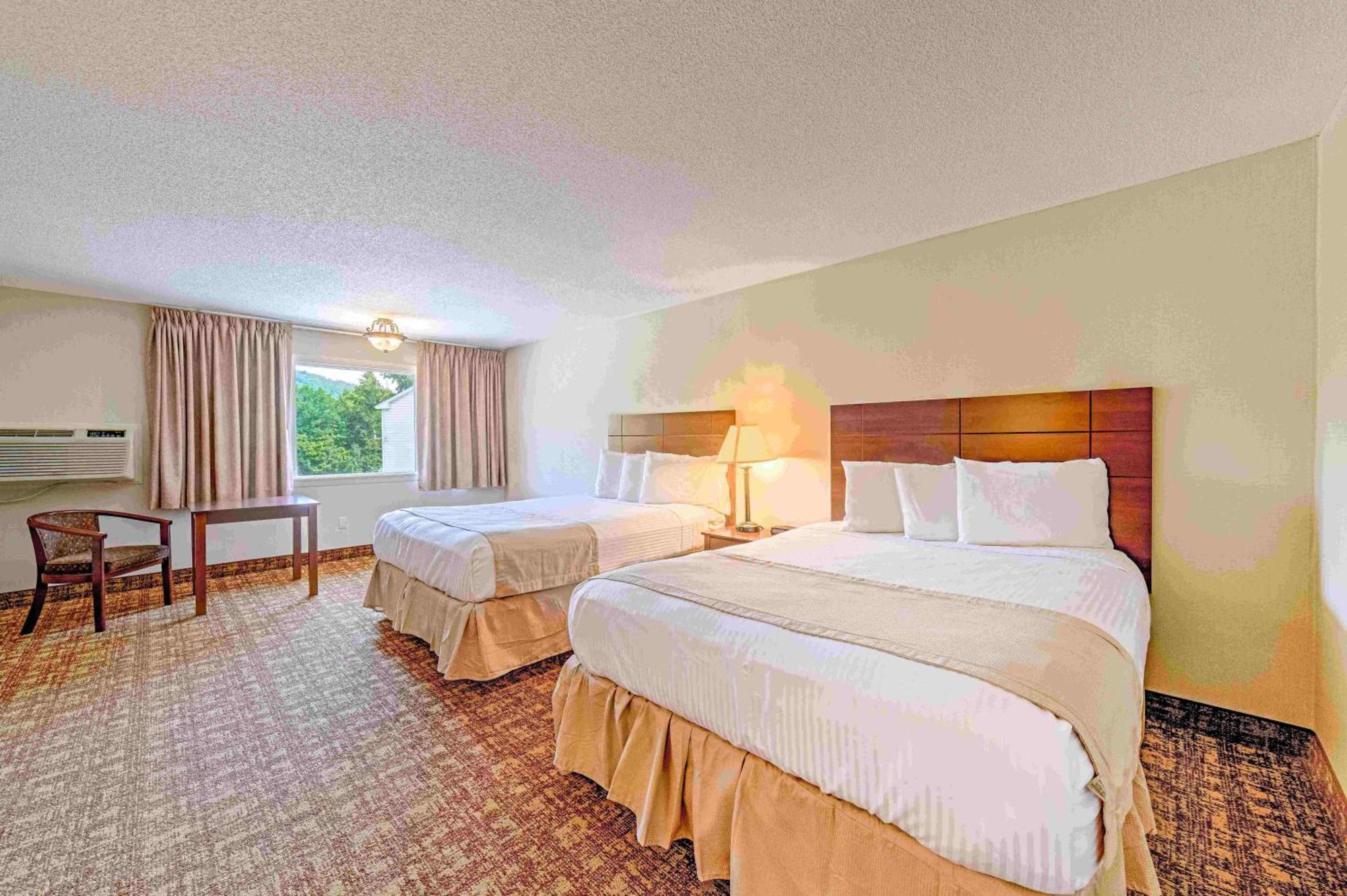 Town & Country Inn & Resort Горъм Екстериор снимка