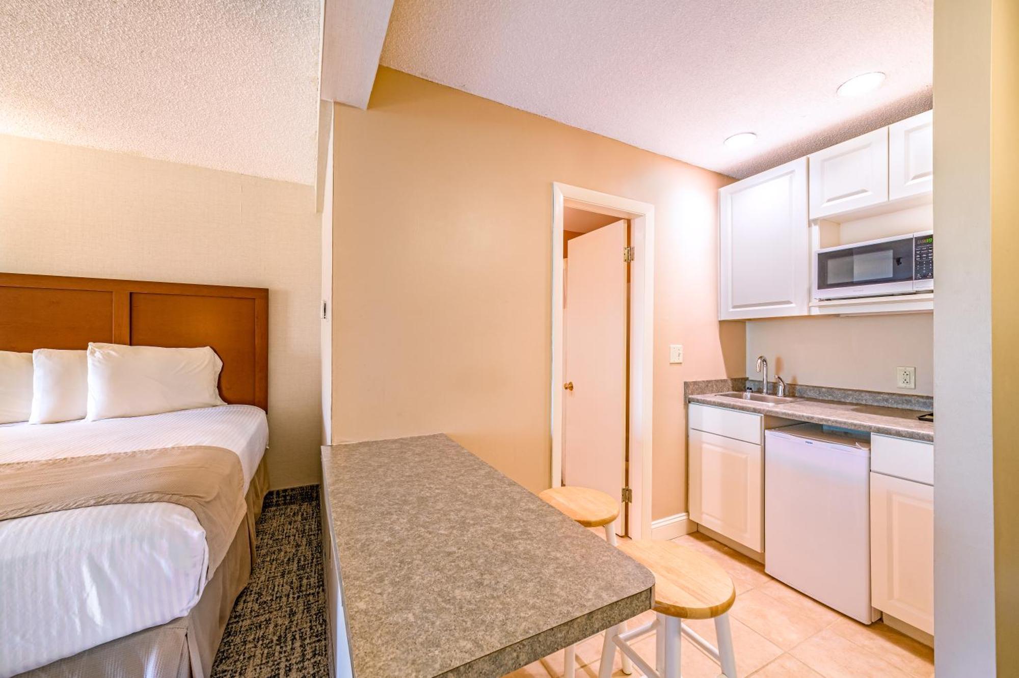 Town & Country Inn & Resort Горъм Екстериор снимка