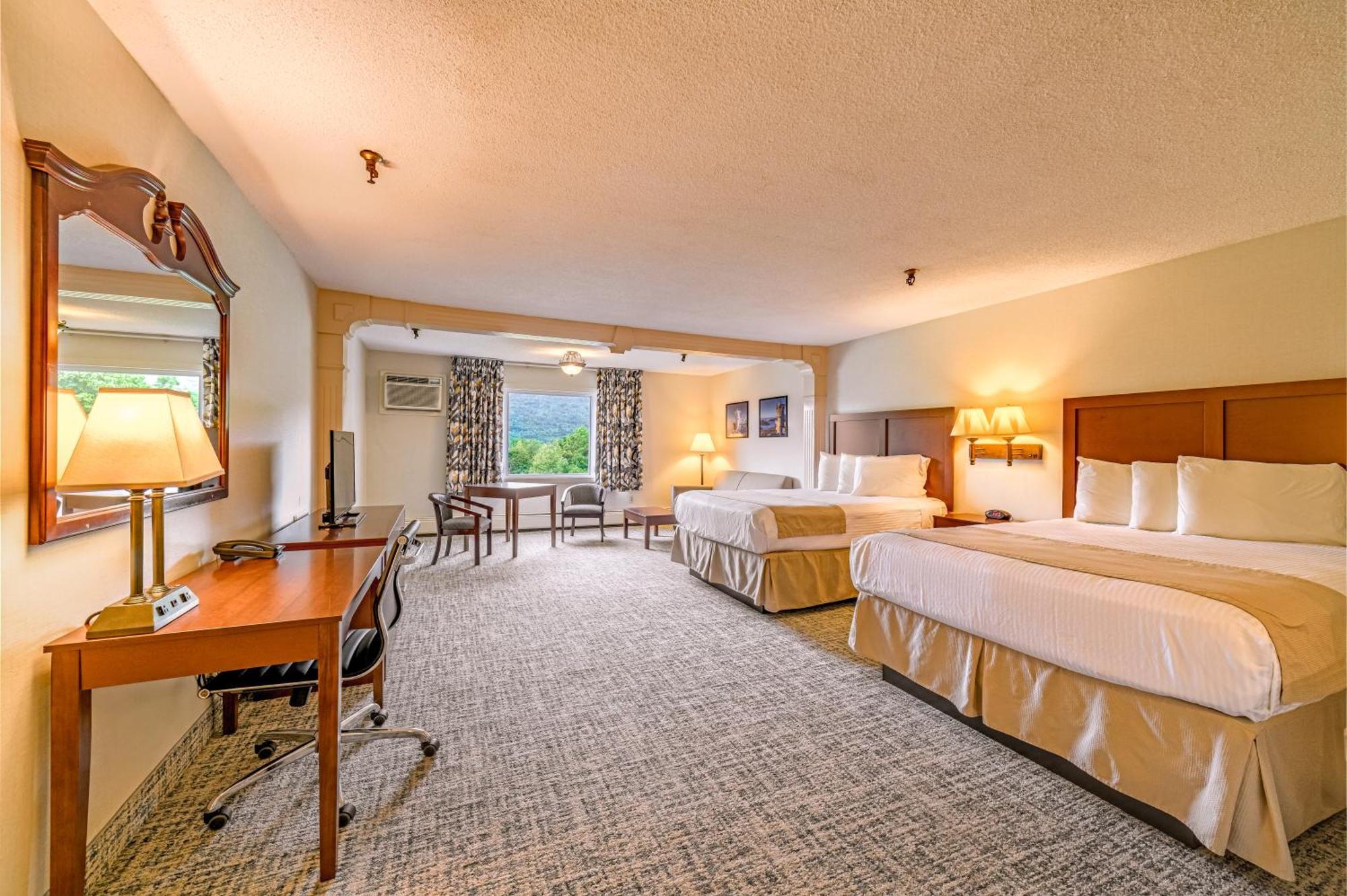 Town & Country Inn & Resort Горъм Екстериор снимка