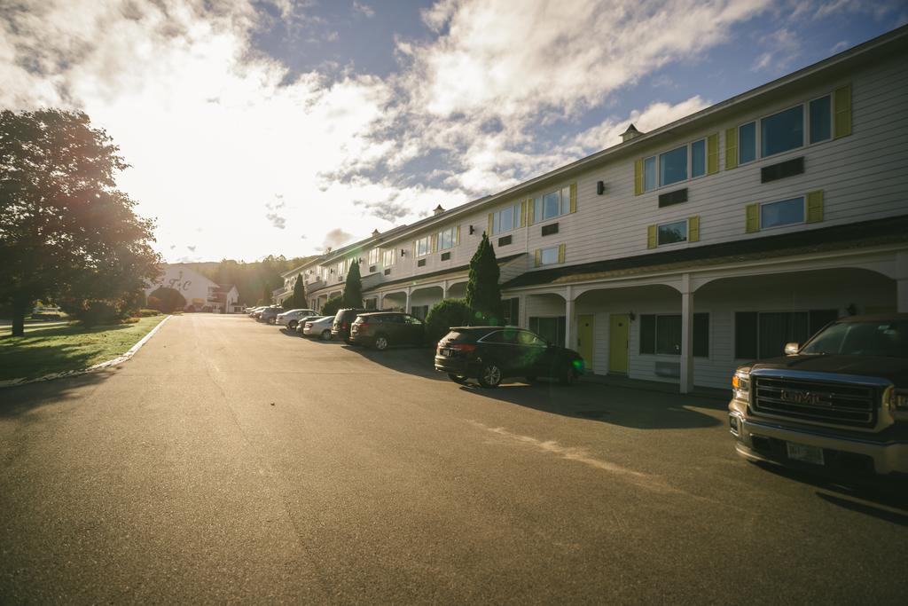 Town & Country Inn & Resort Горъм Екстериор снимка