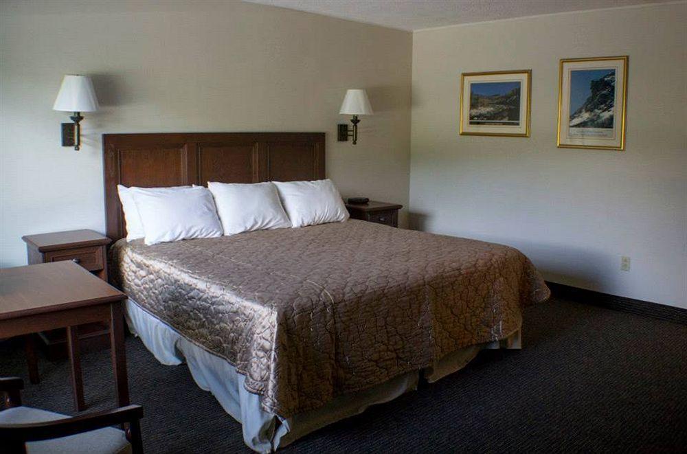 Town & Country Inn & Resort Горъм Екстериор снимка